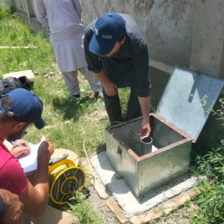 Installation of CTD Divers for monitoring of groundwater conditions in Hangu and Kohat